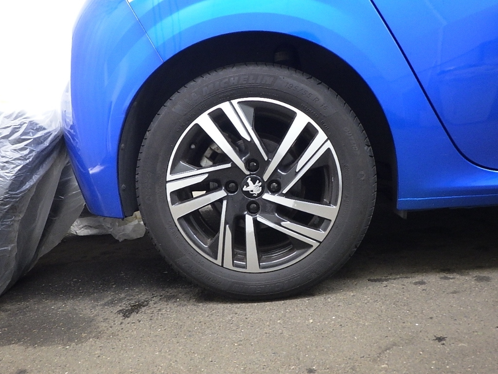PEUGEOT 208 2020