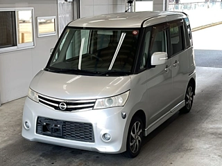 NISSAN ROOX 2010