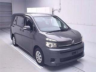 TOYOTA VOXY 2010