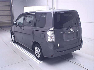TOYOTA VOXY 2010