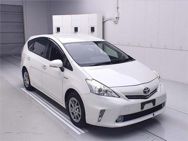 TOYOTA PRIUS ALPHA 2014