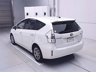 TOYOTA PRIUS ALPHA 2014