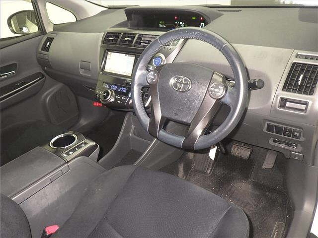 TOYOTA PRIUS ALPHA 2014