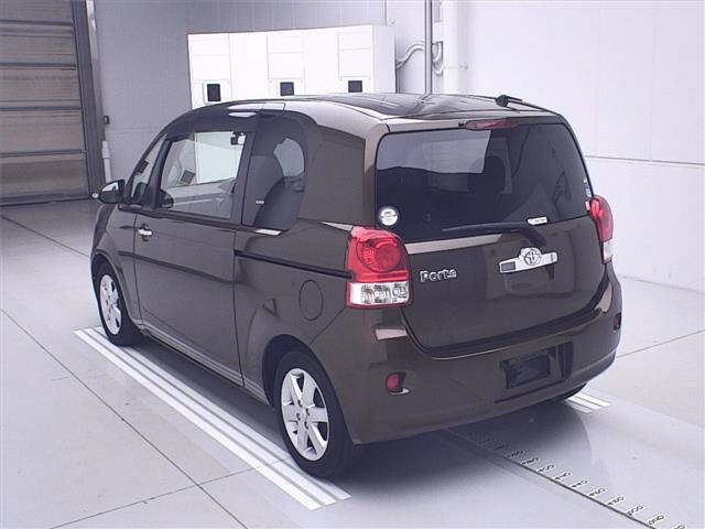 TOYOTA PORTE 2015