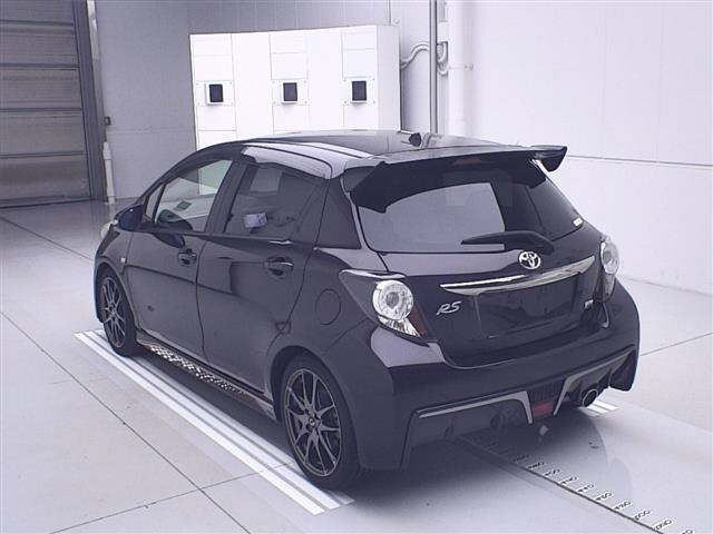 TOYOTA VITZ 2014
