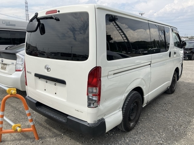TOYOTA HIACE 2013
