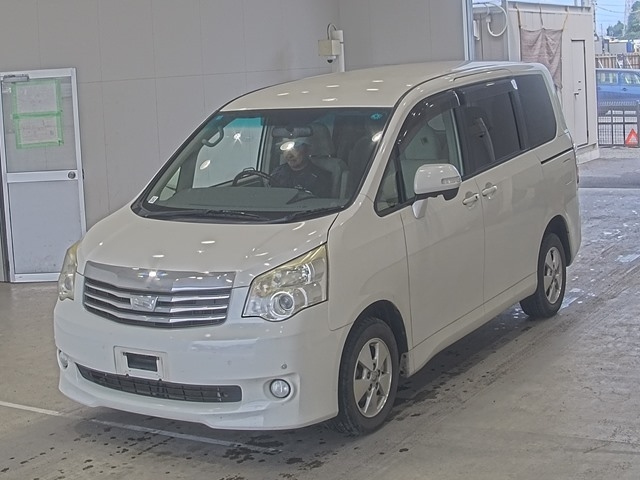 TOYOTA NOAH 2012