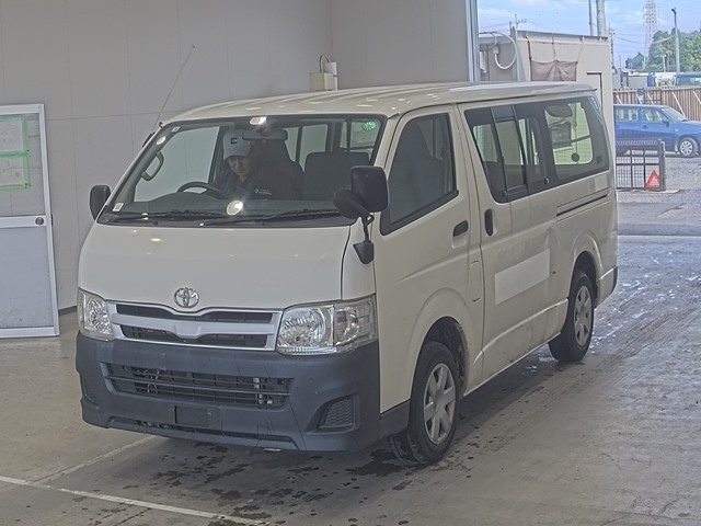 TOYOTA HIACE 2013