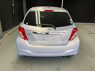 TOYOTA VITZ 2012