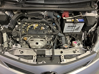 TOYOTA VITZ 2012