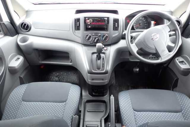 NISSAN NV200 2021