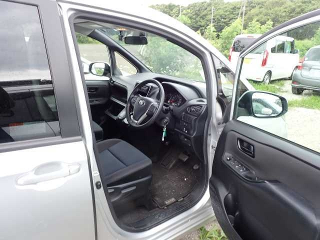 TOYOTA NOAH 2018