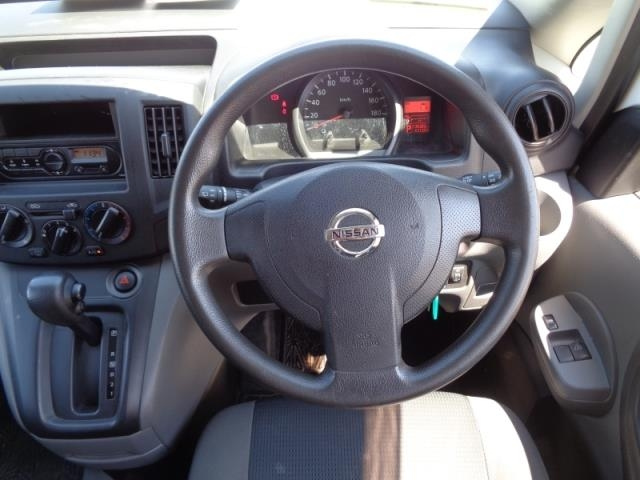 NISSAN NV200 2017