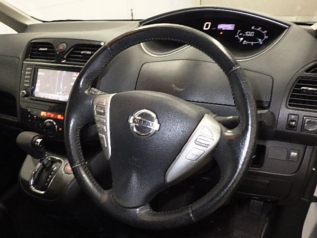 NISSAN SERENA 2011
