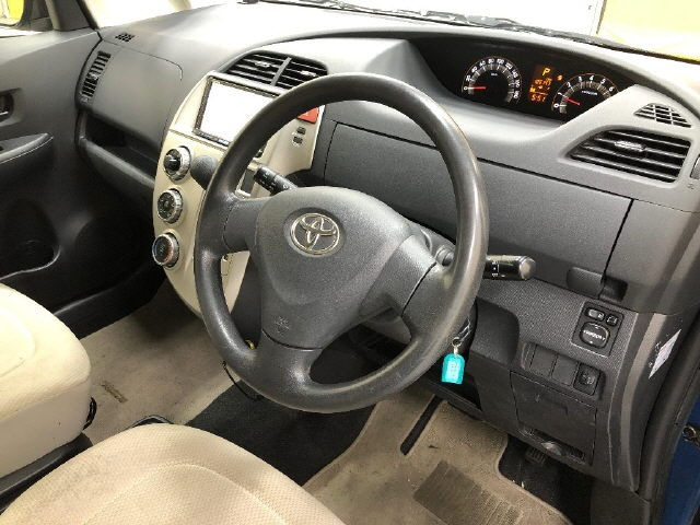 TOYOTA RACTIS 2010