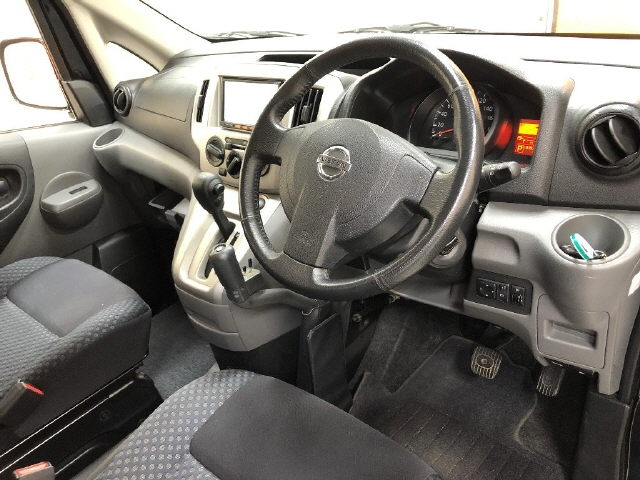NISSAN NV200 2017