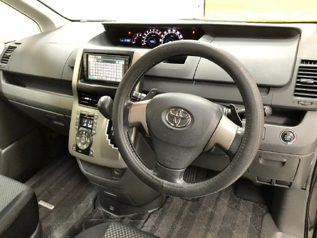 TOYOTA NOAH 2008
