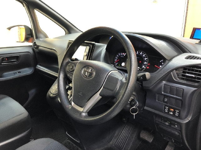TOYOTA NOAH 2016