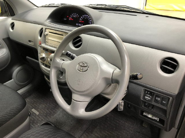 TOYOTA SIENTA 2009