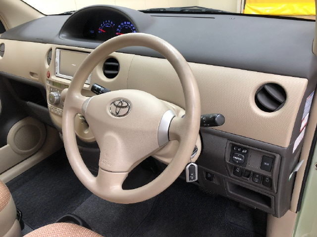 TOYOTA SIENTA 2013