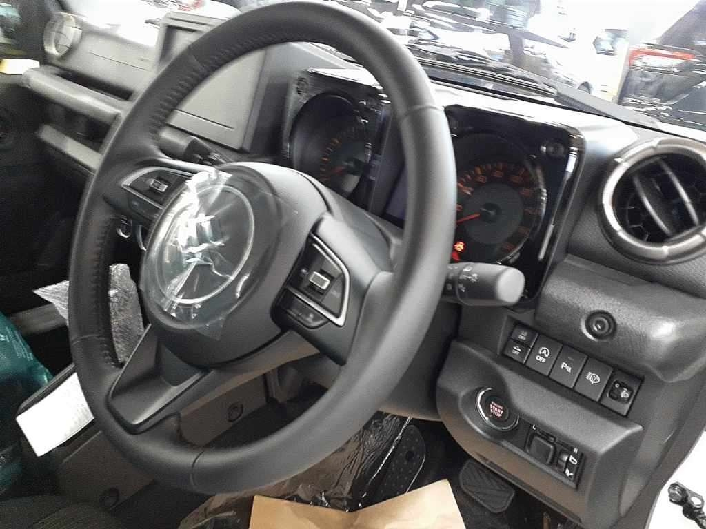 SUZUKI JIMNY NOMADE 2025