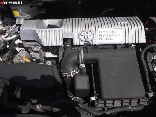 TOYOTA PRIUS ALPHA 2013