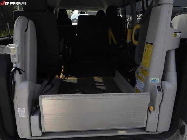 TOYOTA HIACE VAN 2011
