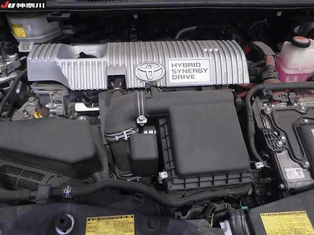 TOYOTA PRIUS ALPHA 2014