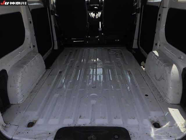 NISSAN NV200 2021