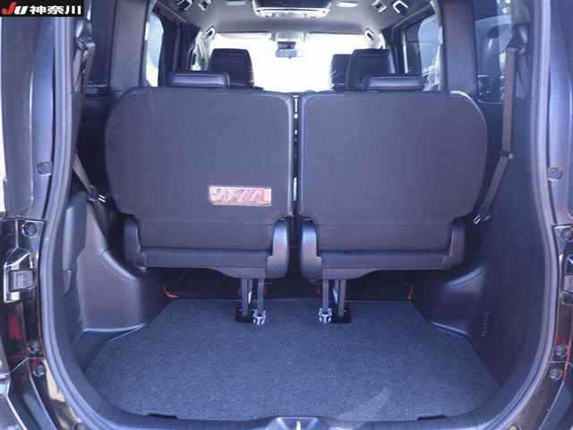 TOYOTA NOAH 2018