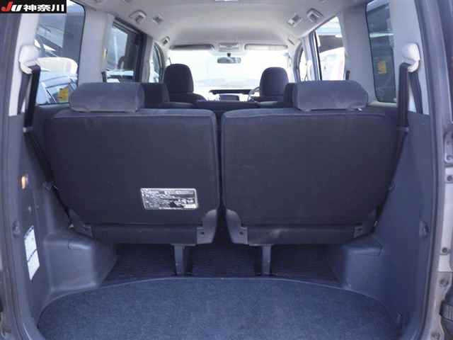 TOYOTA NOAH 2009
