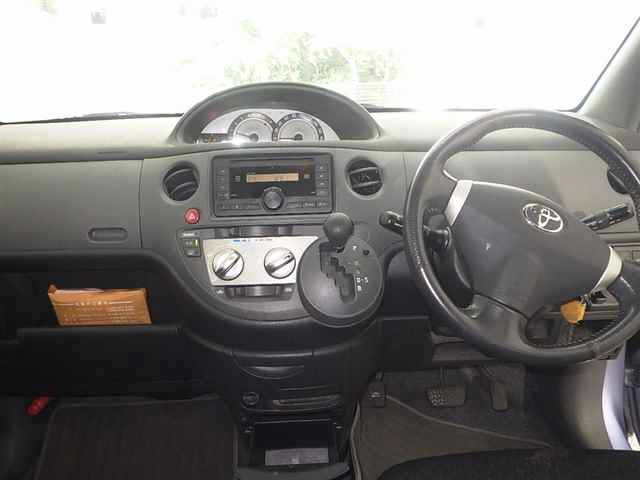 TOYOTA SIENTA 2011