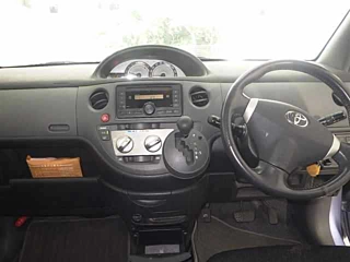 TOYOTA SIENTA 2011