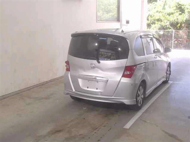 HONDA FREED 2010