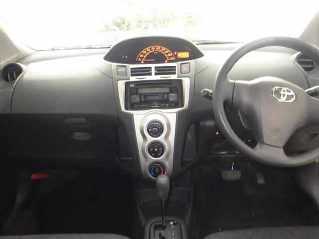 TOYOTA VITZ 2010