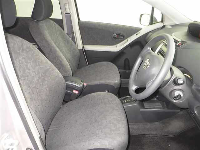 TOYOTA VITZ 2010