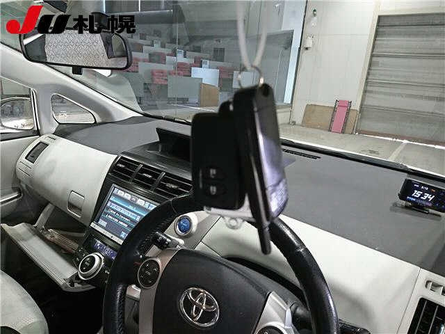 TOYOTA PRIUS ALPHA 2012