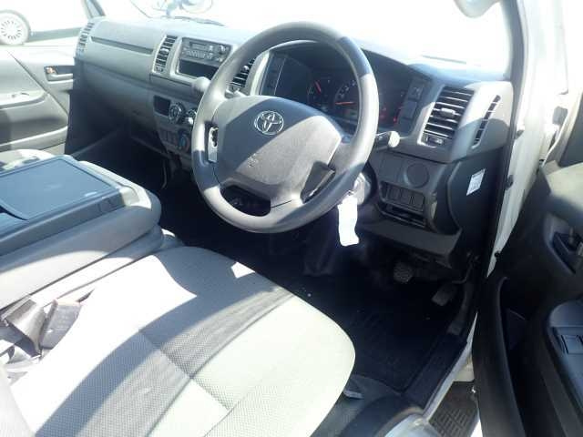 TOYOTA HIACE VAN 2017