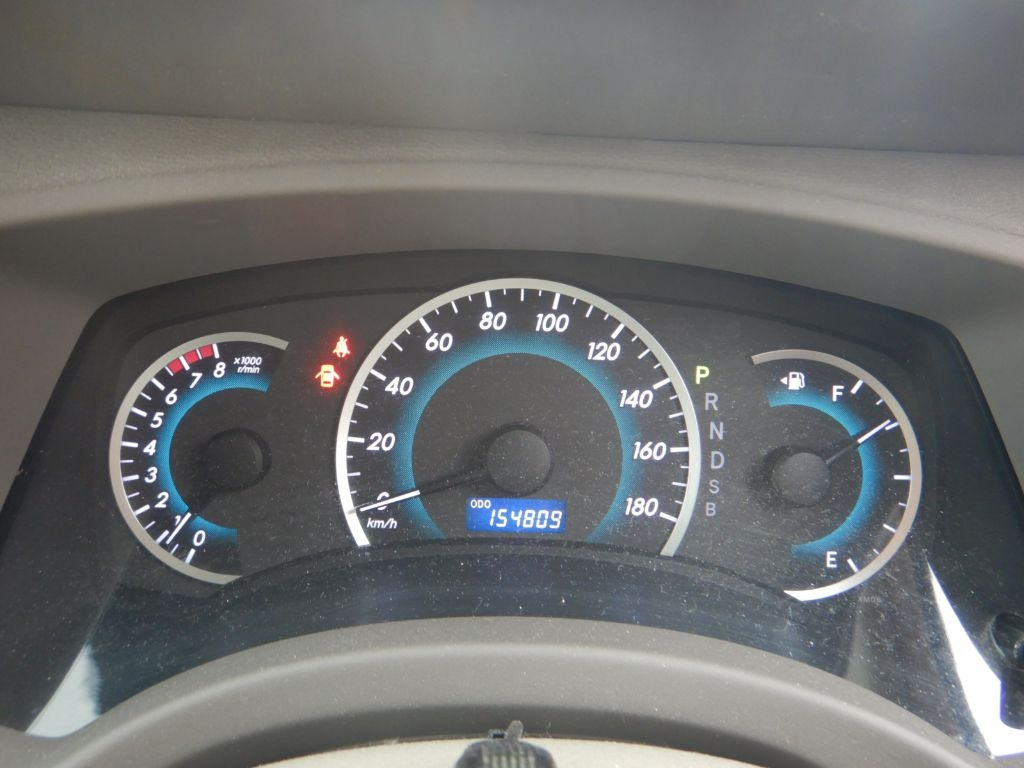 TOYOTA ISIS 2011