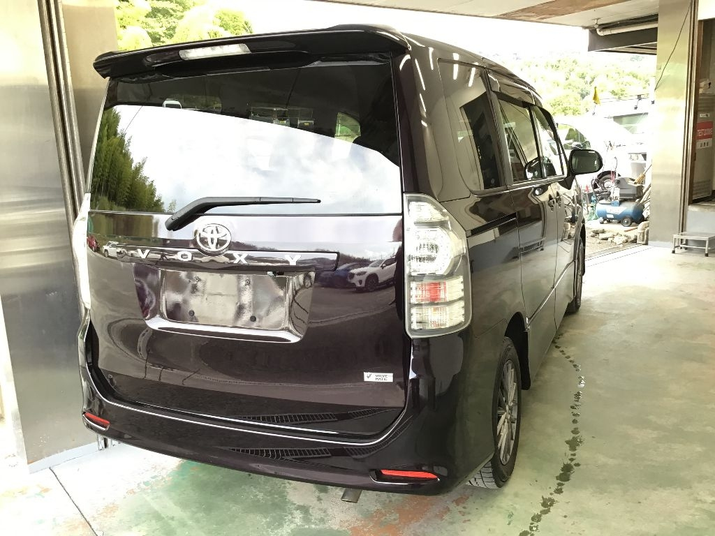 TOYOTA VOXY 2010