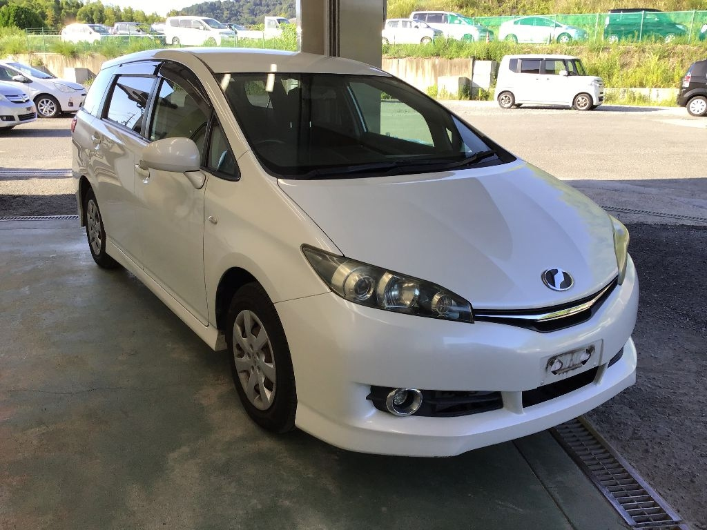 TOYOTA WISH 2011