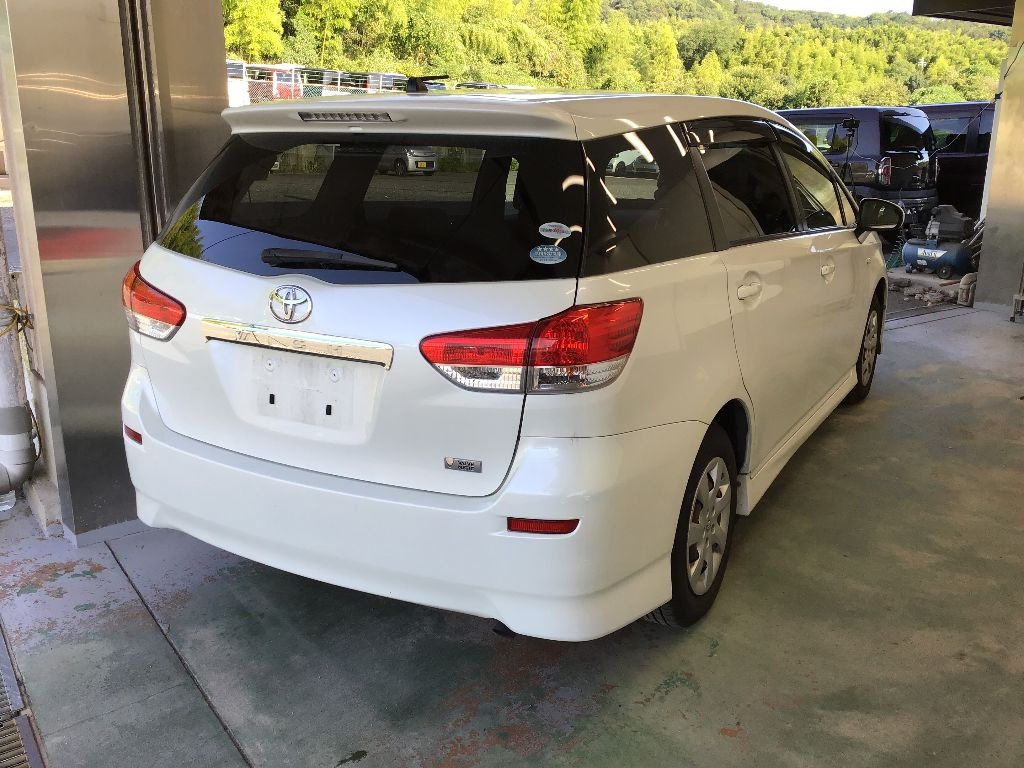 TOYOTA WISH 2011