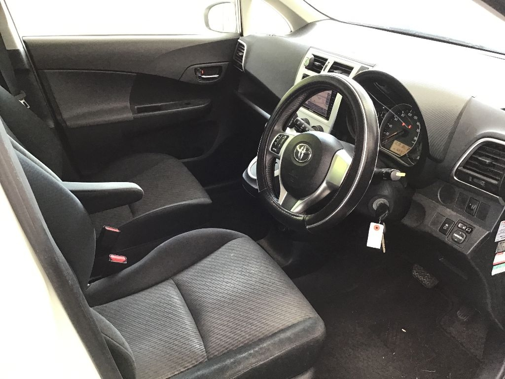 TOYOTA RACTIS 2014