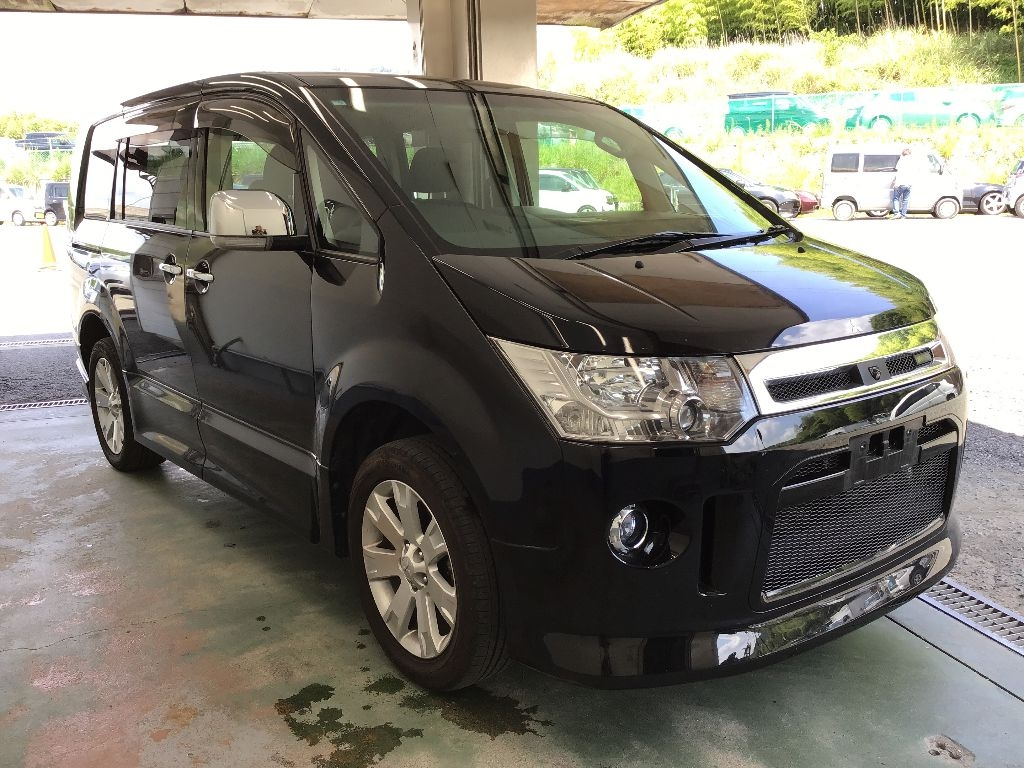 MITSUBISHI DELICA D5 2010