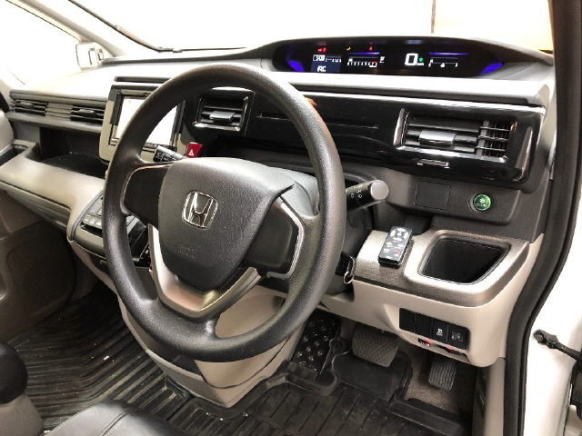 HONDA STEP WAGON 2016