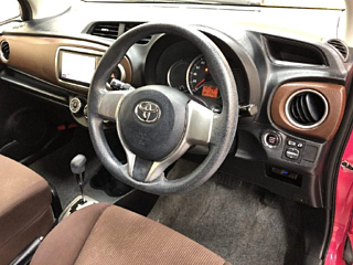 TOYOTA VITZ 2012