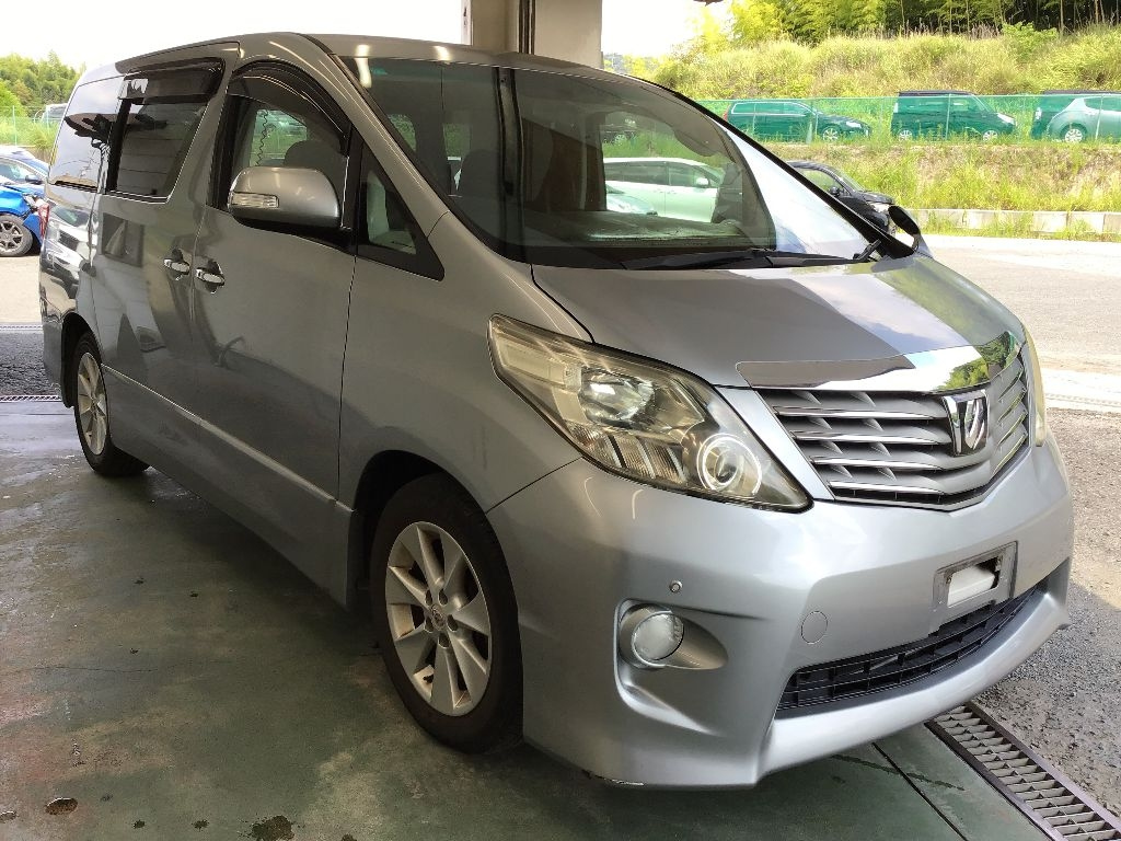 TOYOTA ALPHARD 2011