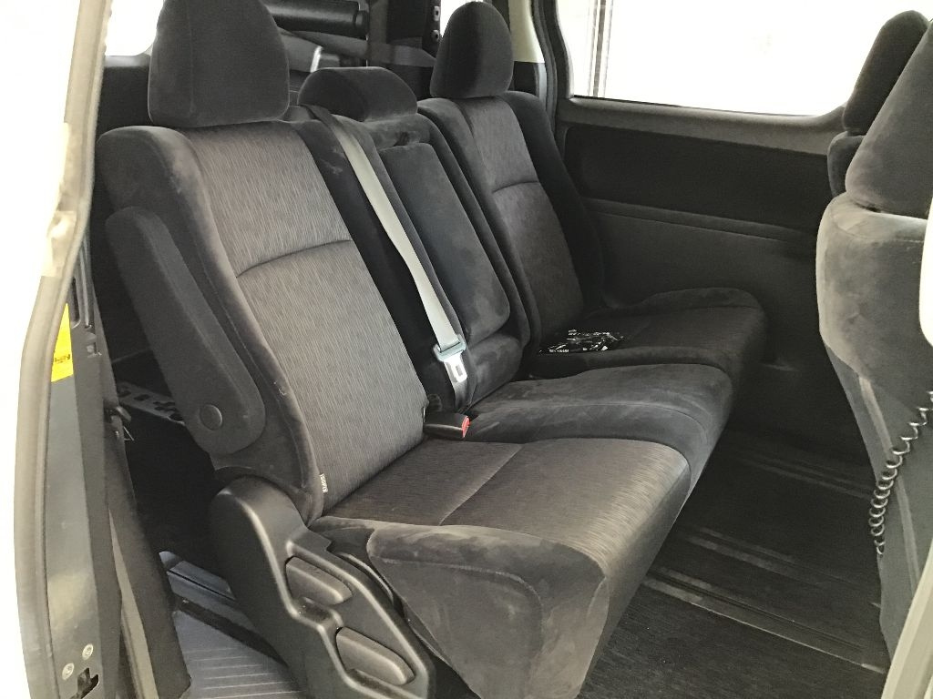 TOYOTA ALPHARD 2011