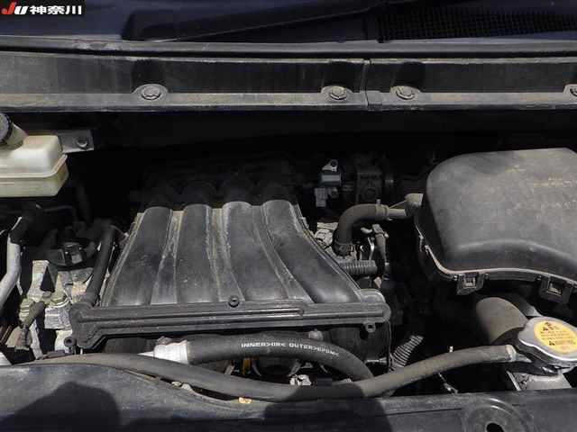 NISSAN SERENA 2010
