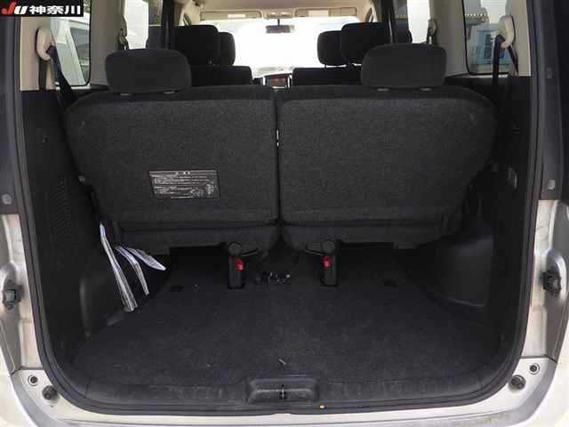 NISSAN SERENA 2010